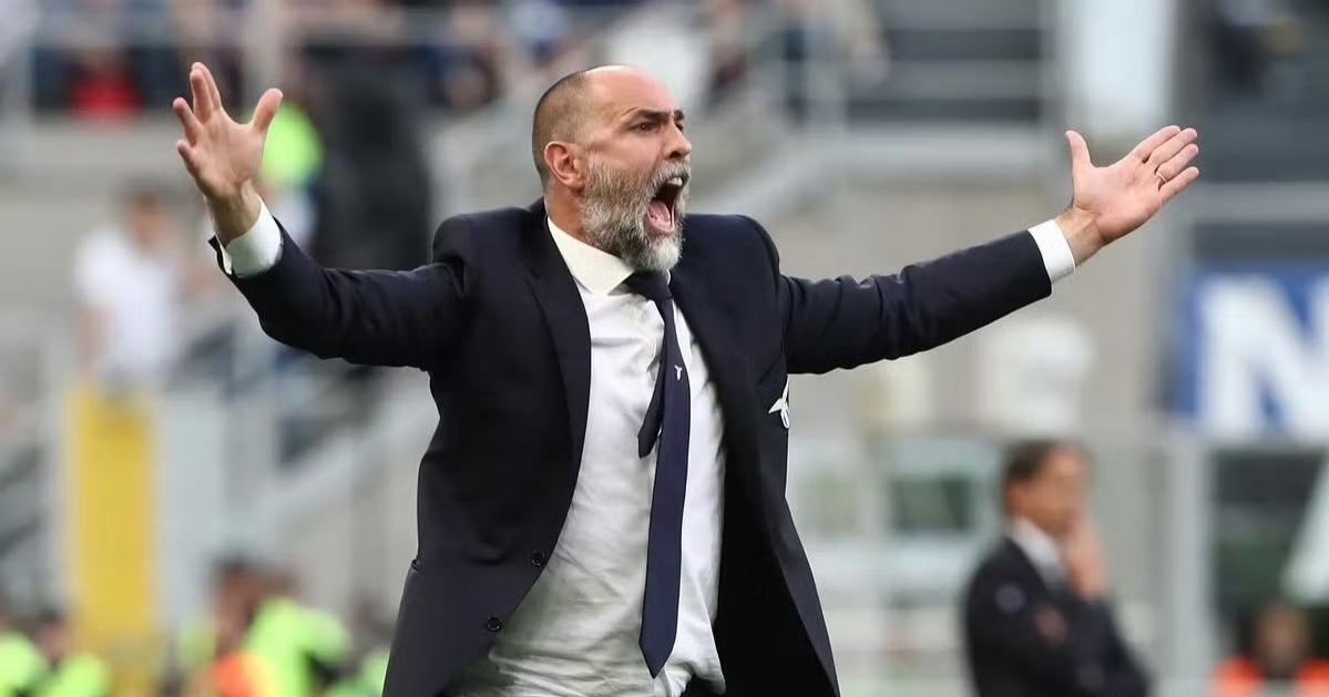 皇家社会主帅宣布辞职，球队正寻找新帅接任，稳步上升