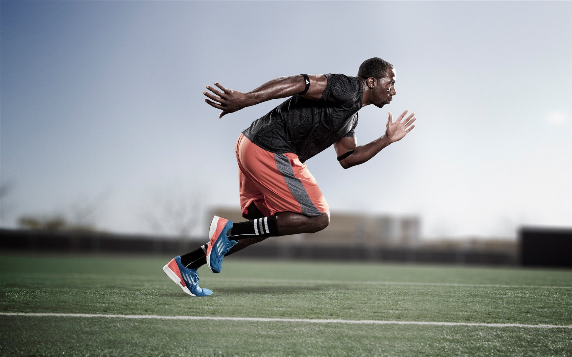 波兰对阵澳大利亚，拉亚的惊艳表现让比赛提前失去悬念，战术分析揭示胜利密码